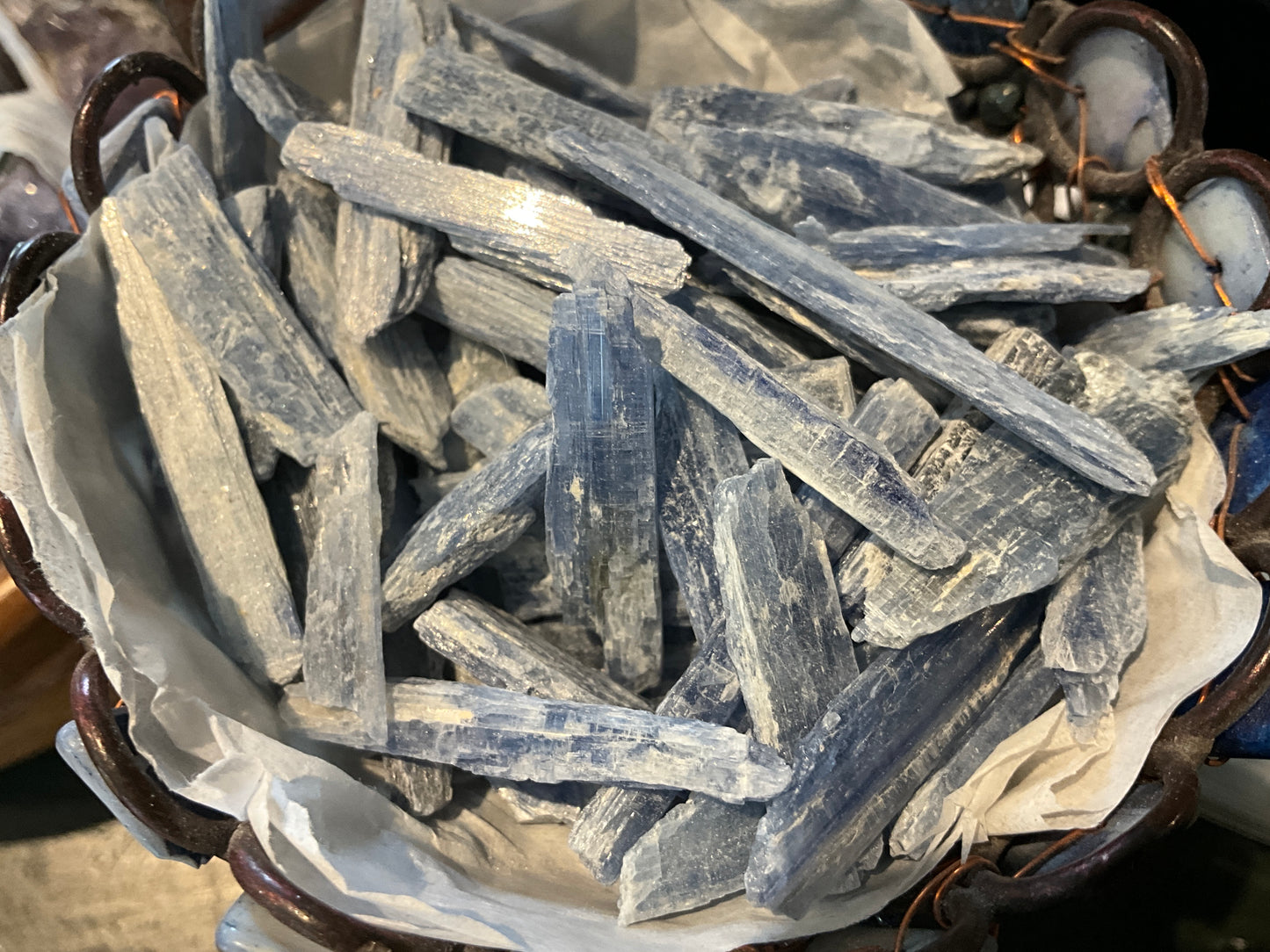 Kyanite chips
