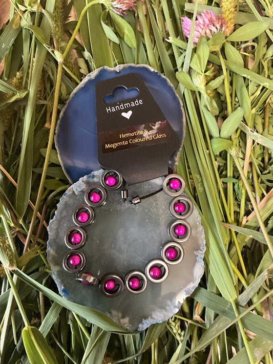 Influential Vibrations: Adjustable Bracelet - Hematite & Magenta Coloured Glass