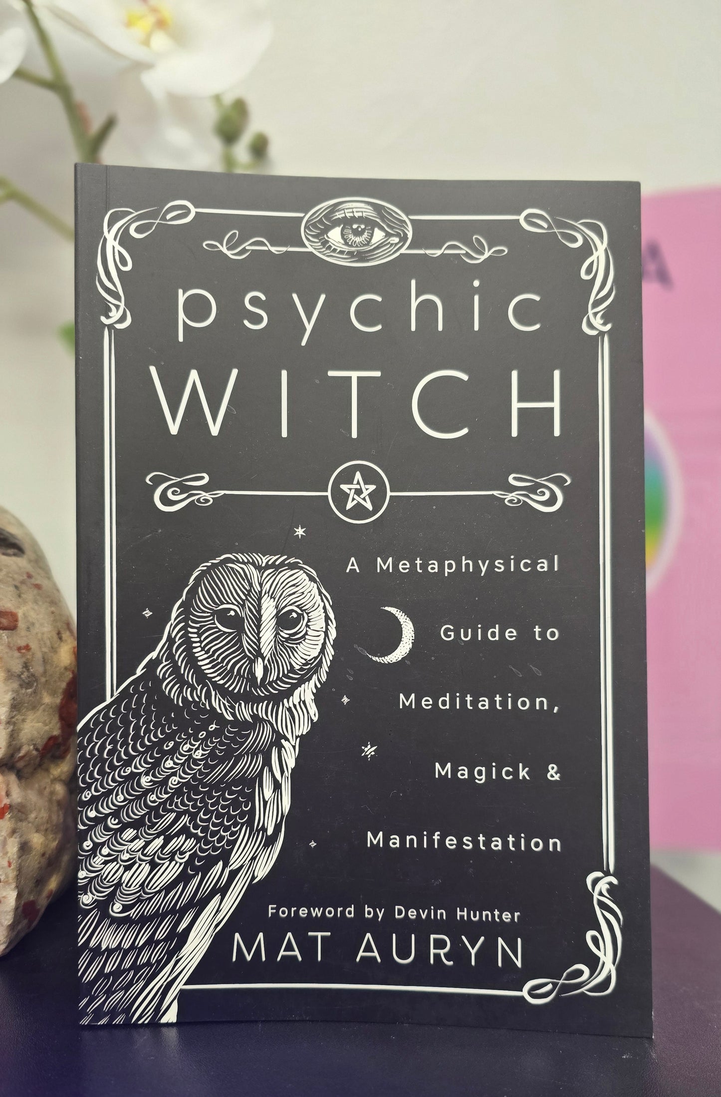 Psychic Witch - A Metaphysical Guife to Meditation, Magick & Manifestation